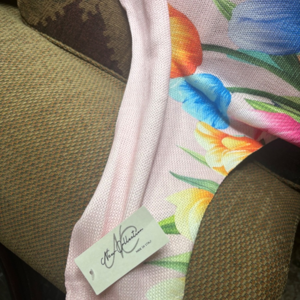 Tulip Sweater - Picture 2 of 4